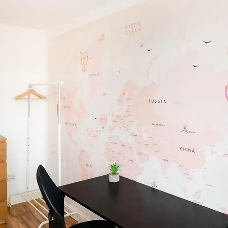 Deluxe 4 Bedroom House In Filton Bs34 Oakley Апартаменти Бристоль