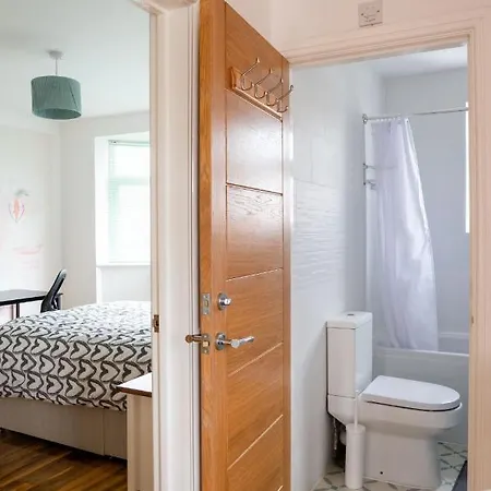 Apartamento Deluxe 4 Bedroom House In Filton Bs34 Oakley *