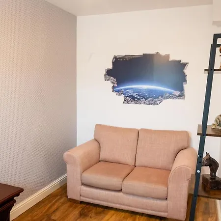 Deluxe 4 Bedroom House In Filton Bs34 Oakley Бристоль