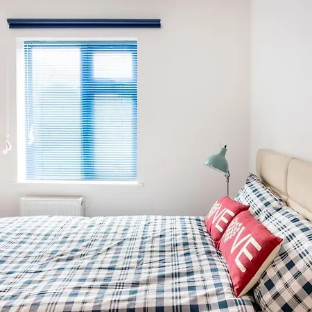 Deluxe 4 Bedroom House In Filton Bs34 Oakley * ブリストル